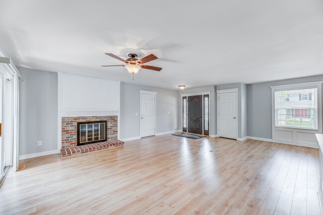 Photo - 638 Showplace Ct