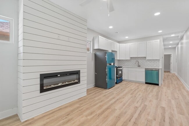 Photo - N Waco Ave Duplex Unit 1306