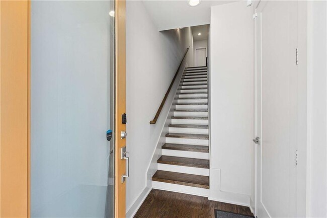 Photo - 115 Cityview Ct NE