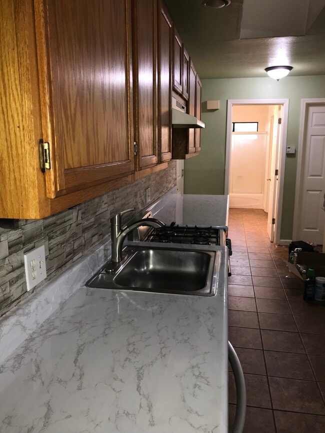 Cocina - 852 Kellogg Ave