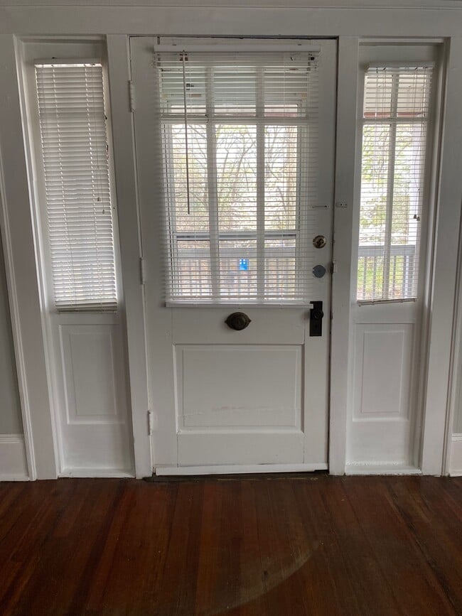 Building Photo - 220 W End Blvd Unit 220