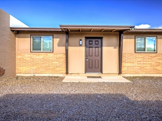 Building Photo - 2 Bedroom 1 Bathroom Rental