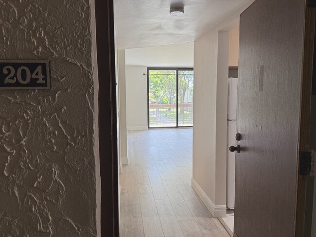 Entrando - 8301 SW 142nd Ave Unidad 204