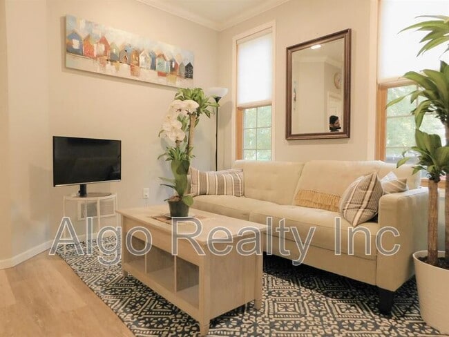 Photo - 2412 Harriet Ave