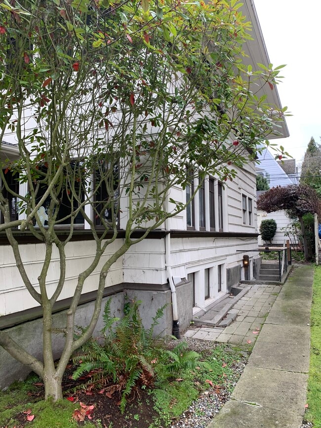 Photo - 5011 18th Ave NE