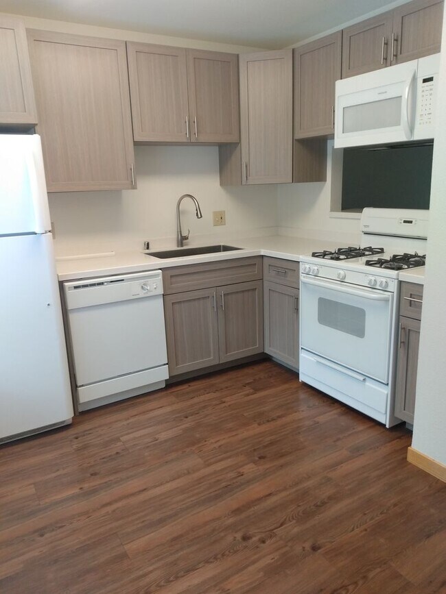 Building Photo - 2626 S Stoughton Rd Unit 2626