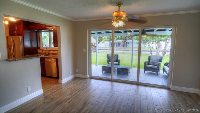 Photo - 1128 W River Dr