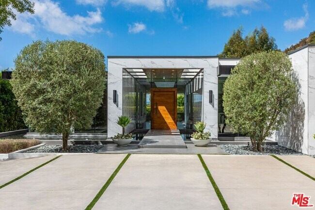 2002 Loma Vista Dr
