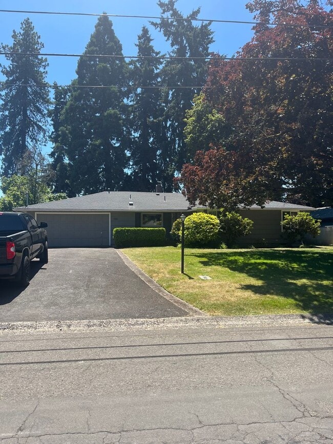 3-Bedroom 1-Bathroom home in Eugene - 3-Bedroom 1-Bathroom home in Eugene