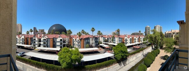 Building Photo - Beautiful, partially furnished 1 bedroom w... Rental