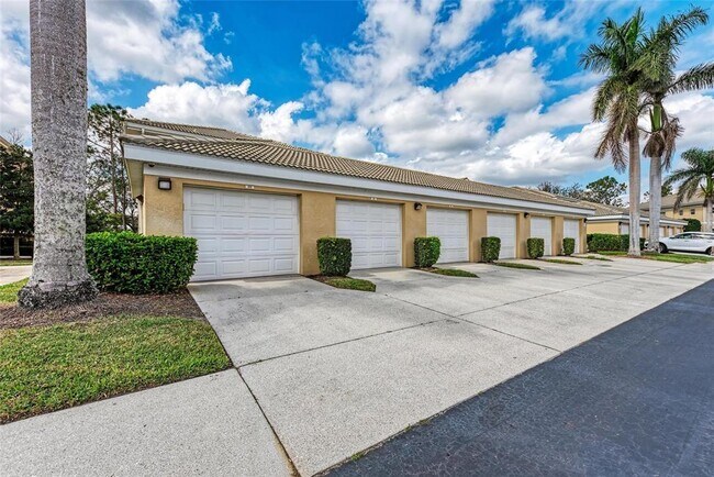 6326 Grand Oak Cir Unit 203