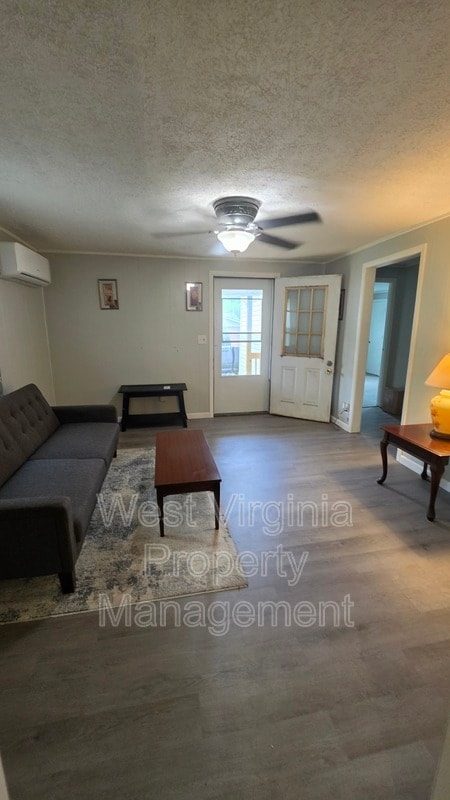 Photo - 242 Riffe St