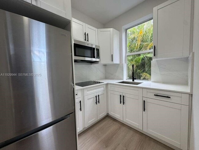 Building Photo - 2425 SW 6th St Unit 5