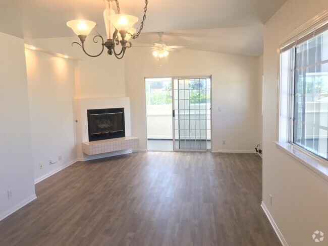 Building Photo - Large Beach House Over Two Car Garage