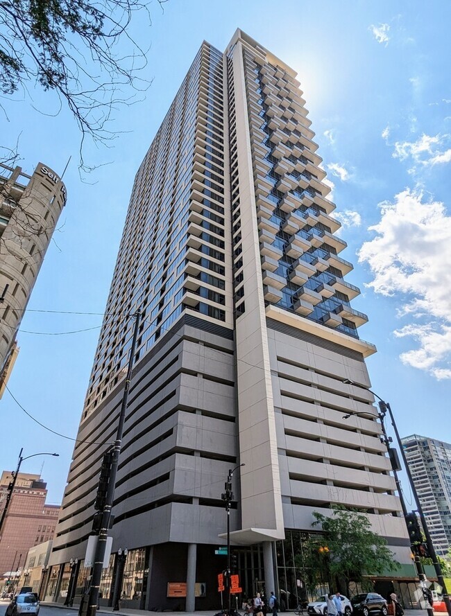 Building Photo - 235 W Van Buren St Unit 3112 Rental