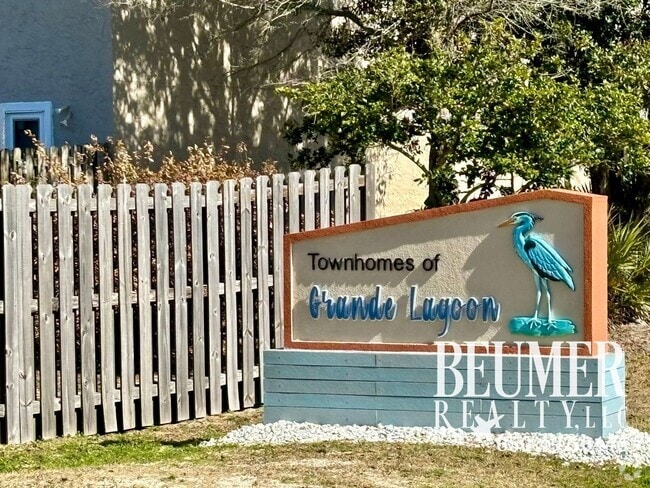 Building Photo - 2 Bedroom 2.5 Bath Townhome Near Perdido Key