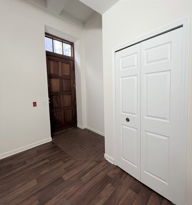 1BD 1.5BA Brownstone Entry Foyer - River Place