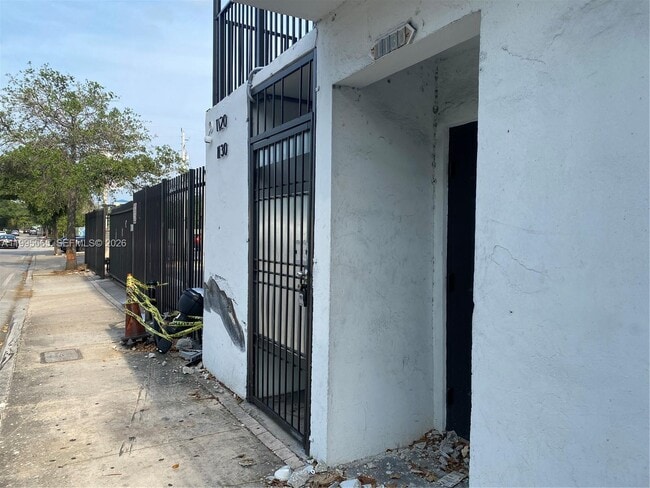 Building Photo - 1130 NW 62nd St Unit 15