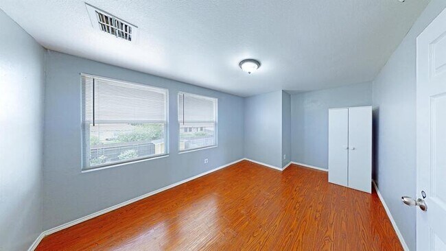 Photo - 1129 Bumble Bee Dr