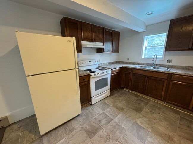 25 Adirondack Ave Unidad 2 Bedroom second Floor