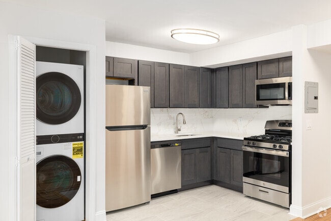 1BR, 1BA - 750SF - Lower Unit - Kitchen