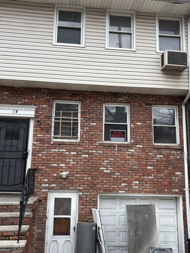 Building Photo - 19 Skillman Ave