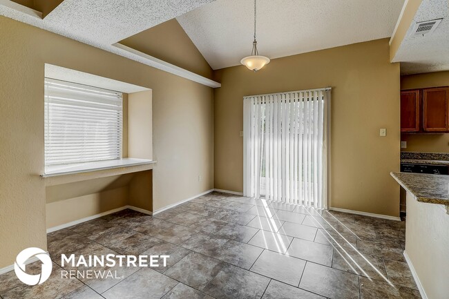 Photo - 911 Turner Ct