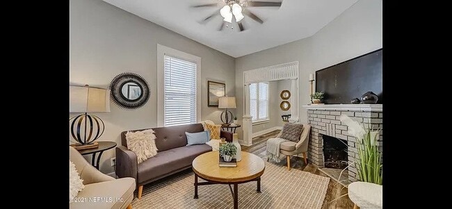Photo - 334 E 9th St