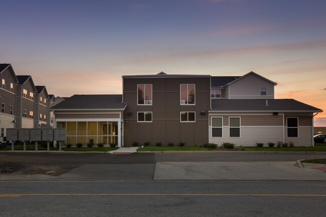 Clubhouse/Leasing Office - The Annex of Marion Apartments