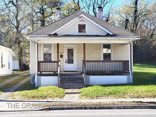 Building Photo - 1019 13th St SE Rental