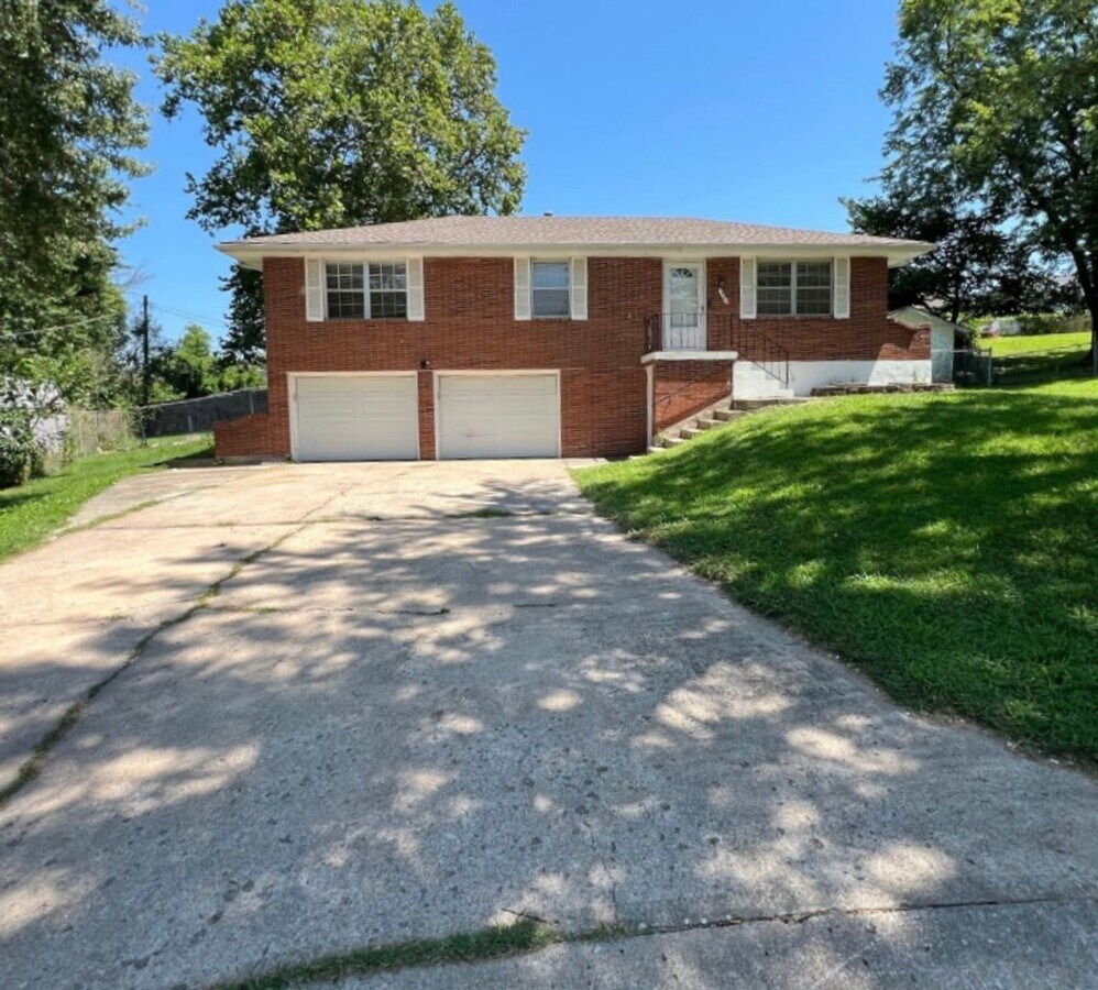 Coming Soon – Spacious 3 Bedroom Home with... - Coming Soon – Spacious 3 Bedroom Home with...