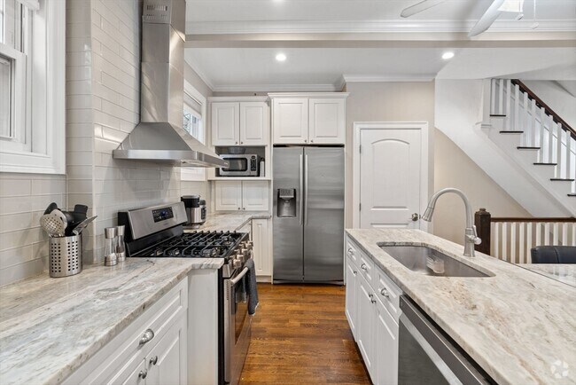 Building Photo - 12 Colebrook St Unit SF Rental