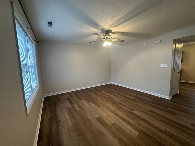 Photo - 131 Primrose Ln Unit B