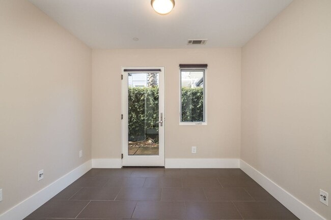 Photo - 13 Year "Young" 3 Bed, 3 Bath Contemporary Home- Steps to University Ave!