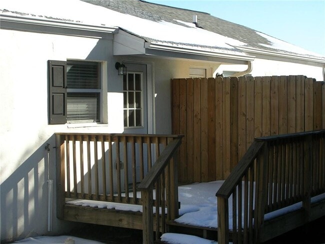 Building Photo - 1549 Stone Gate Ln SE