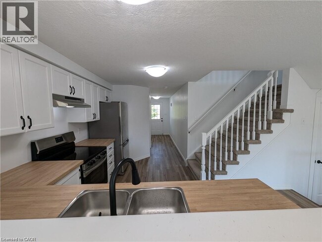 Photo - 699 Laurelwood Dr