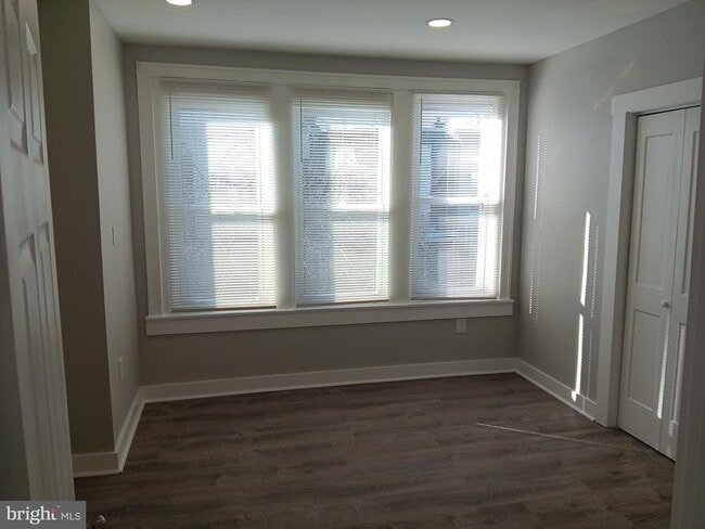 Photo - 1939 N Myrtlewood St