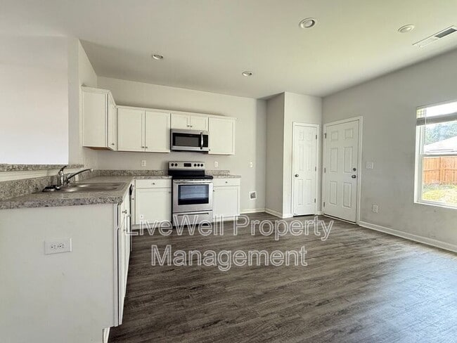 Photo - 380 Americana Dr