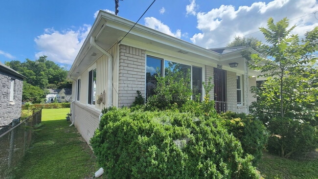 Photo - 2043 Chicago Ave NW
