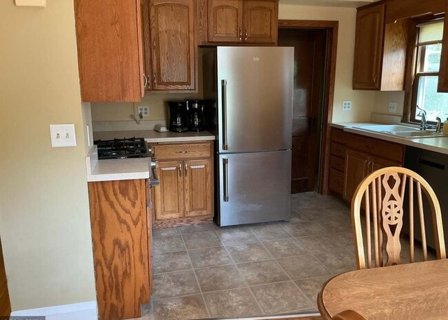 Photo - 1762 Edgerton St