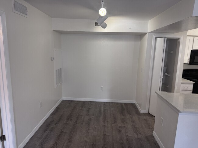 Photo - 3016 Parkway Blvd