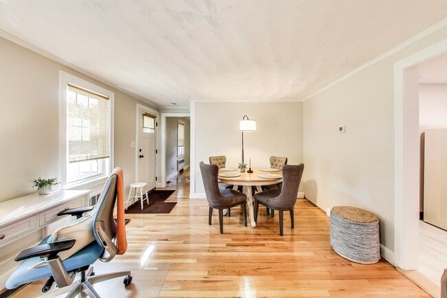 Photo - 40 Dunster Ln