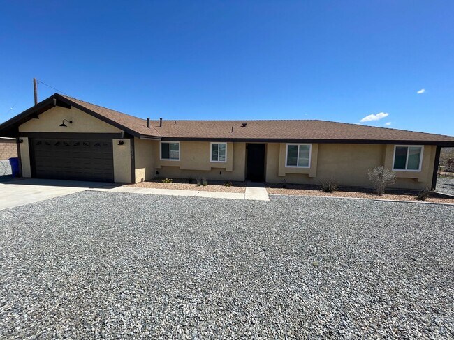 3 BEDROOM SYCAMORE ROCKS HOME! - 3 BEDROOM SYCAMORE ROCKS HOME!