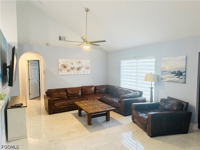 Photo - 827 SW 24th St