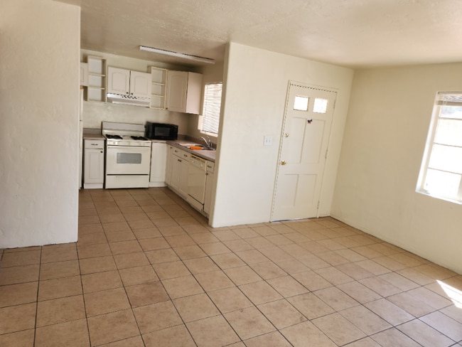 Photo - 2140 N Forgeus Ave Unit 2140 N Forgeus Ave