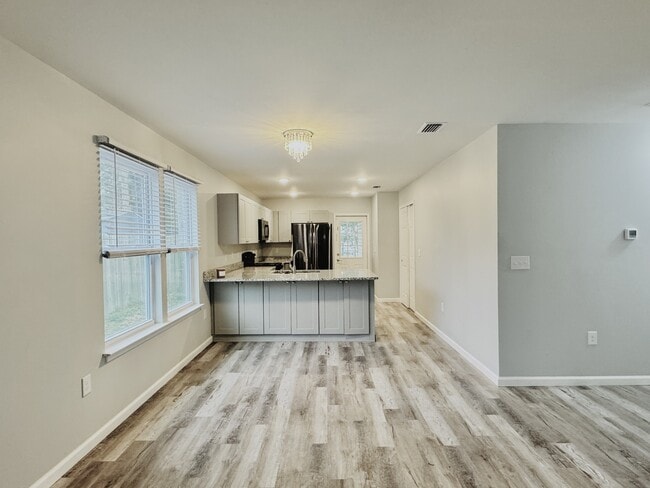Photo - 704 E Chestnut Ave