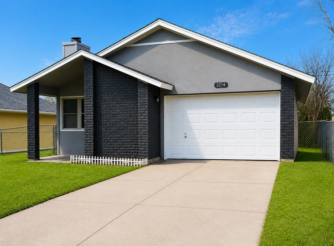 Building Photo - AVAILABLE END OF JUNE! 3 Bedroom 2 Bathroom House
