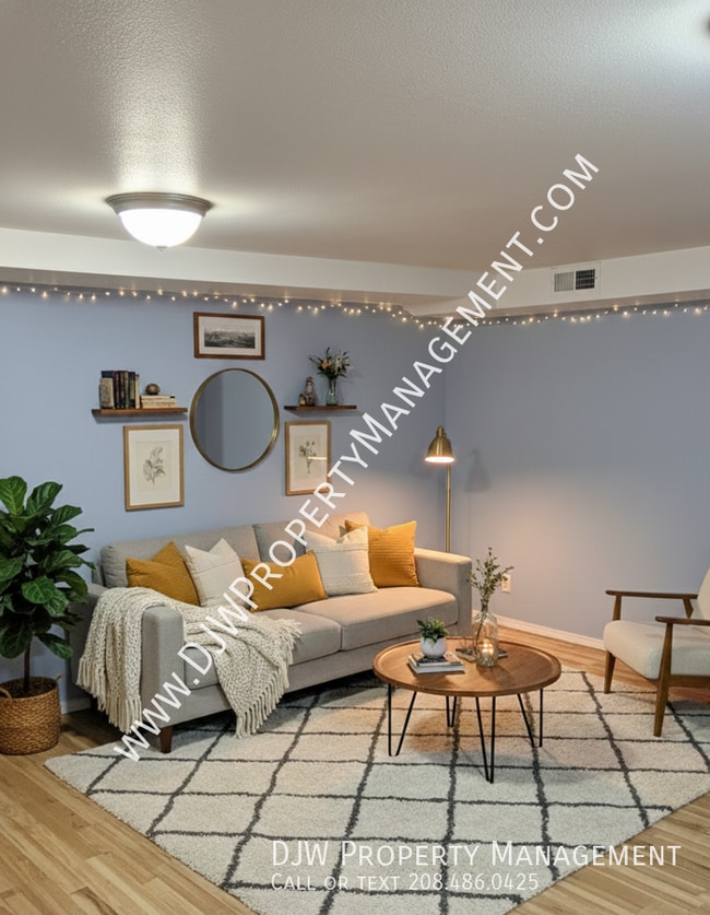 Building Photo - 1914 S Owyhee St Unit 9