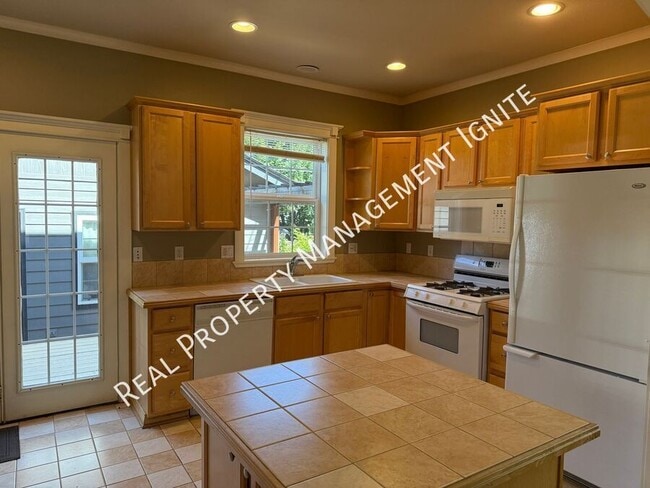 Photo - 1362 NW Lexington Ave