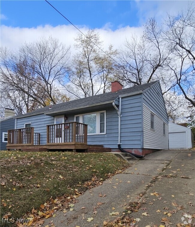 Building Photo - 873 Kickapoo Ave Rental